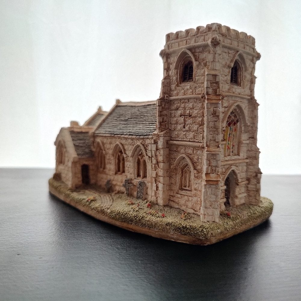 1985 - 88 | Lilliput Lane miniature | St. Mary's Cumbria Church | made in 🇬🇧